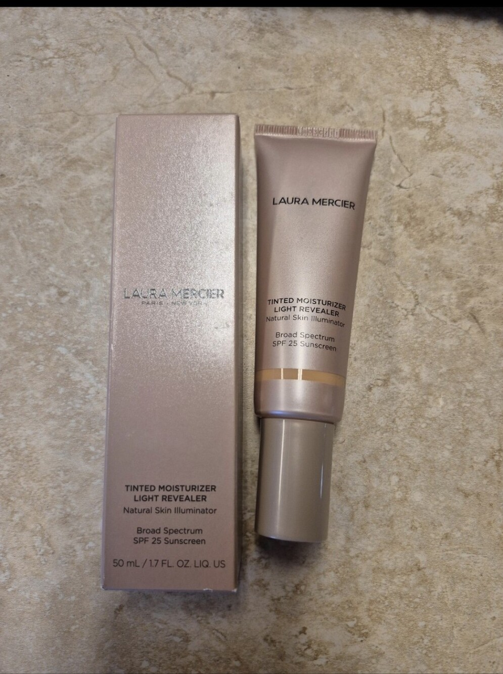 Laura Mercier Tinted Moisturizer Light Reveler 2W1 Natural
